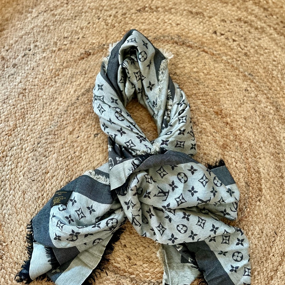 Louis Vuitton Monogram Scarf in Gray and Black